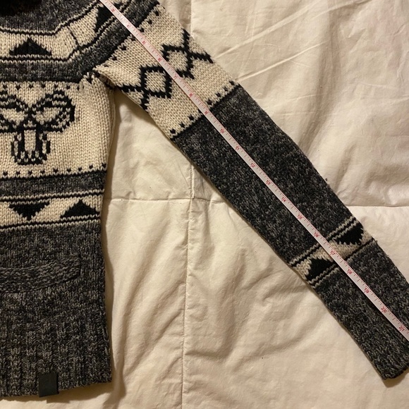 Aritizia Knit Sweater - Picture 7 of 9